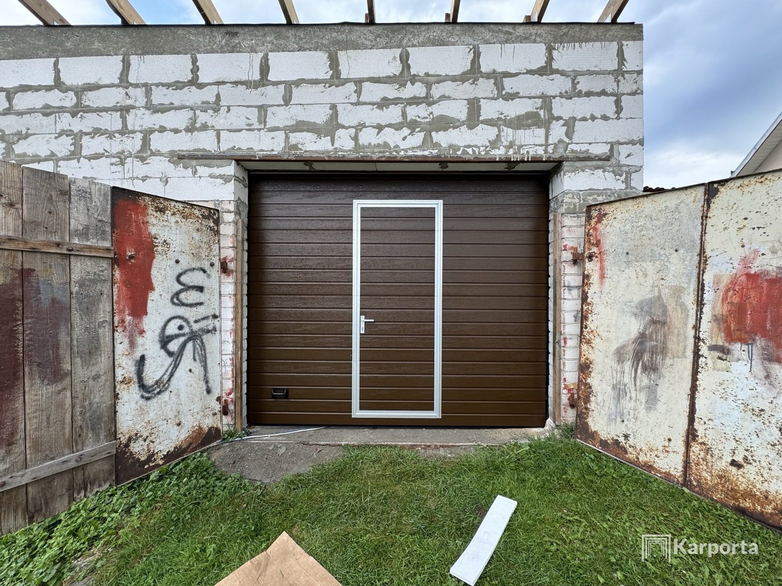 Karporta įrengti garažo vartai