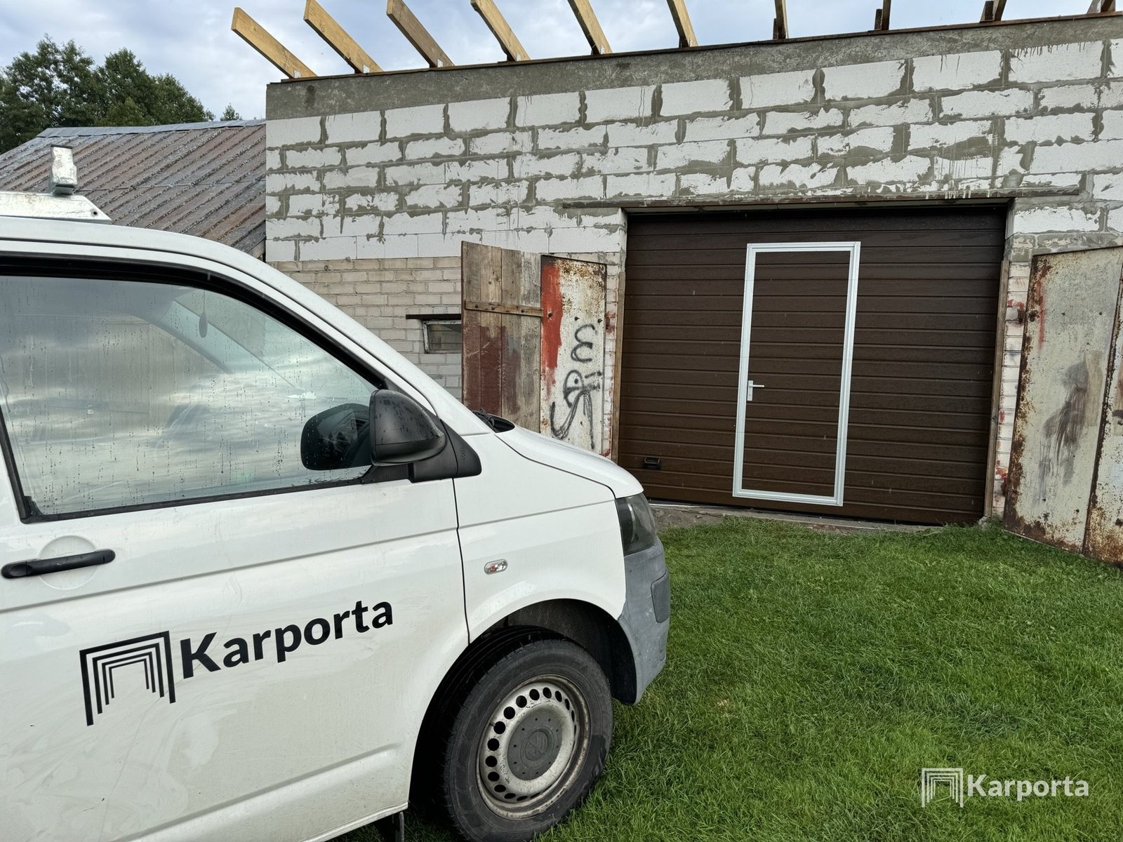 Karporta įrengti garažo vartai