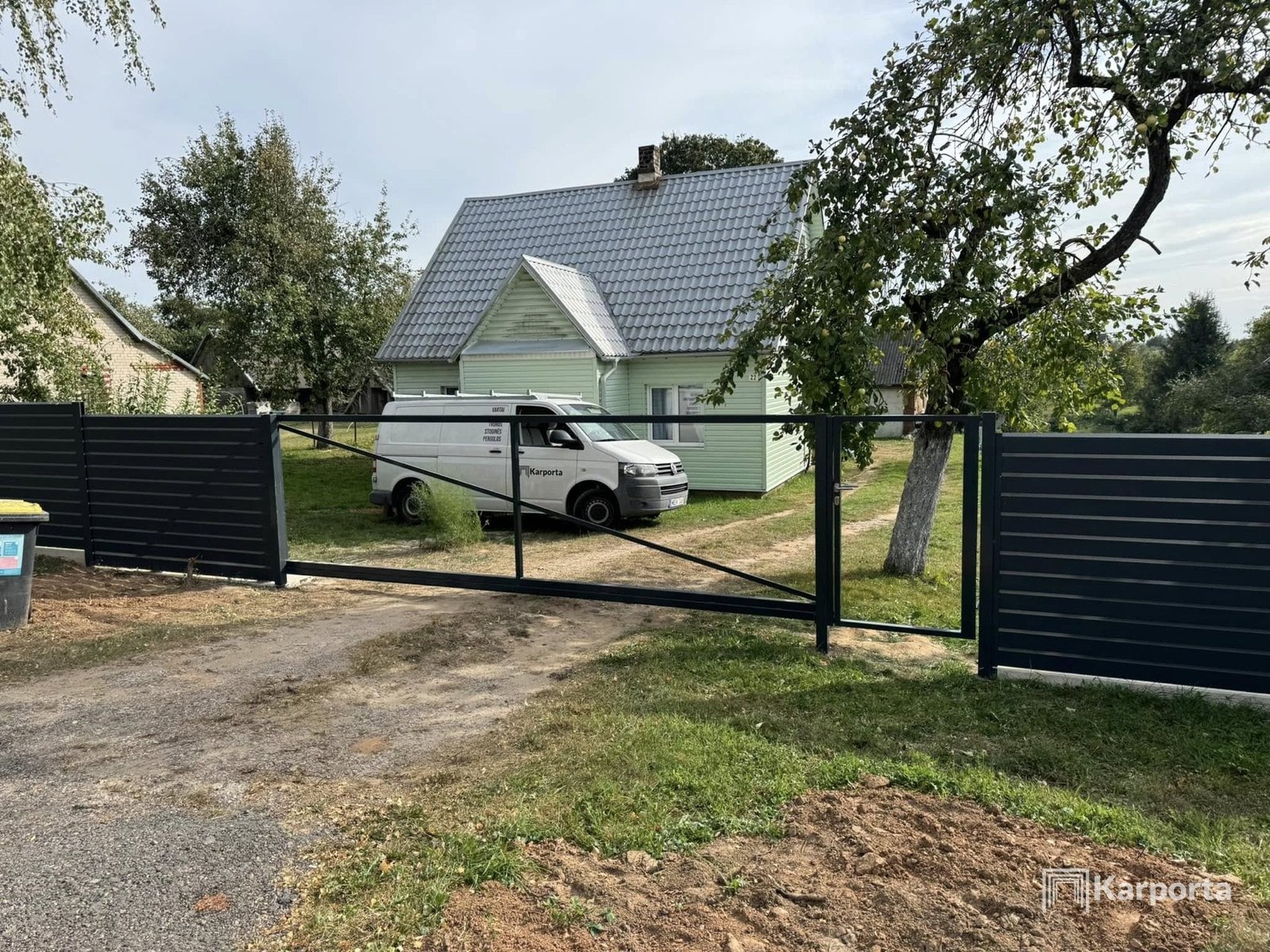 Karporta įrengti kiemo vartai