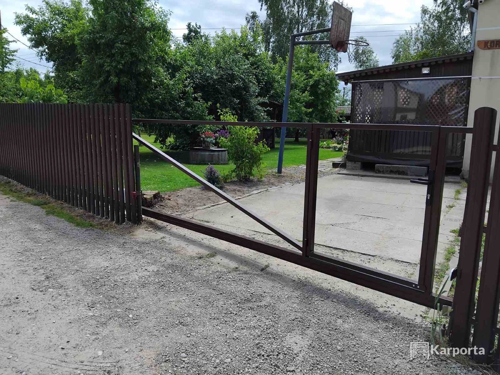 Karporta įrengti kiemo vartai