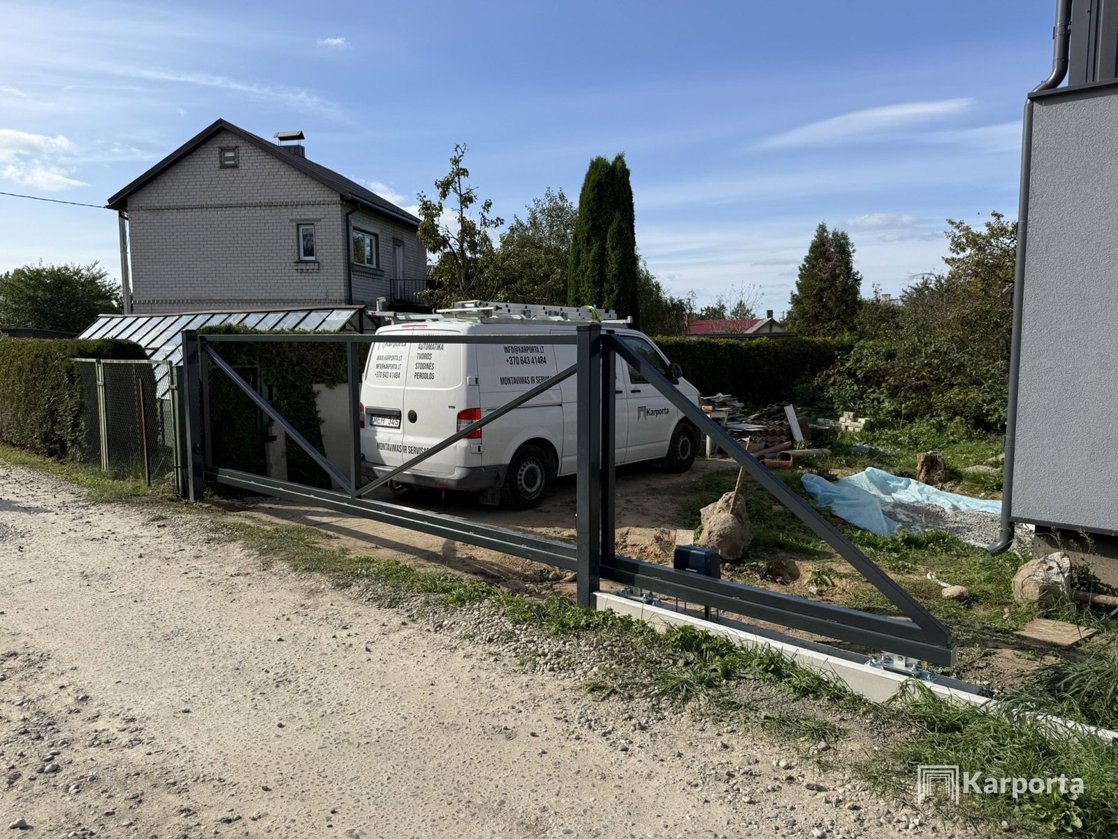 Karporta įrengti kiemo vartai